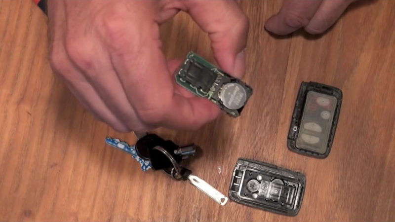 Toyota Key Fob Battery >> How To Replace A Toyota Key Fob Battery Toyota Key Fob Battery >> How To Replace A Toyota Key Fob Battery